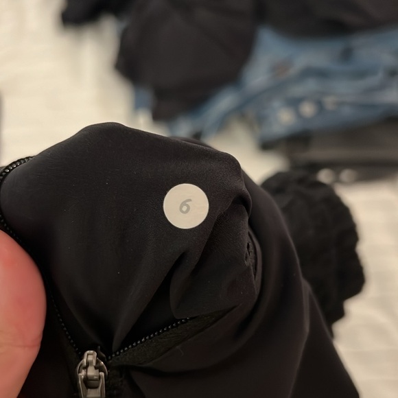 Black lulu shorts - Picture 3 of 3